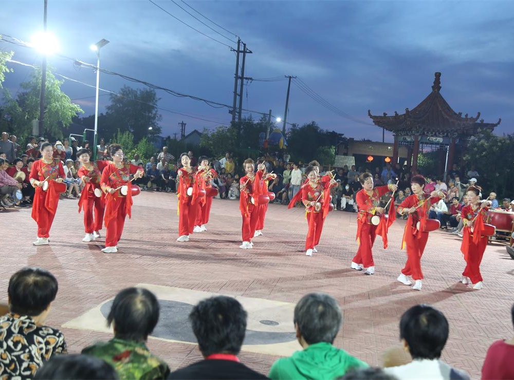 乡韵颂党恩 欢歌庆华诞——过西村举办“庆七一，话丰收”消夏晚会 第 2 张